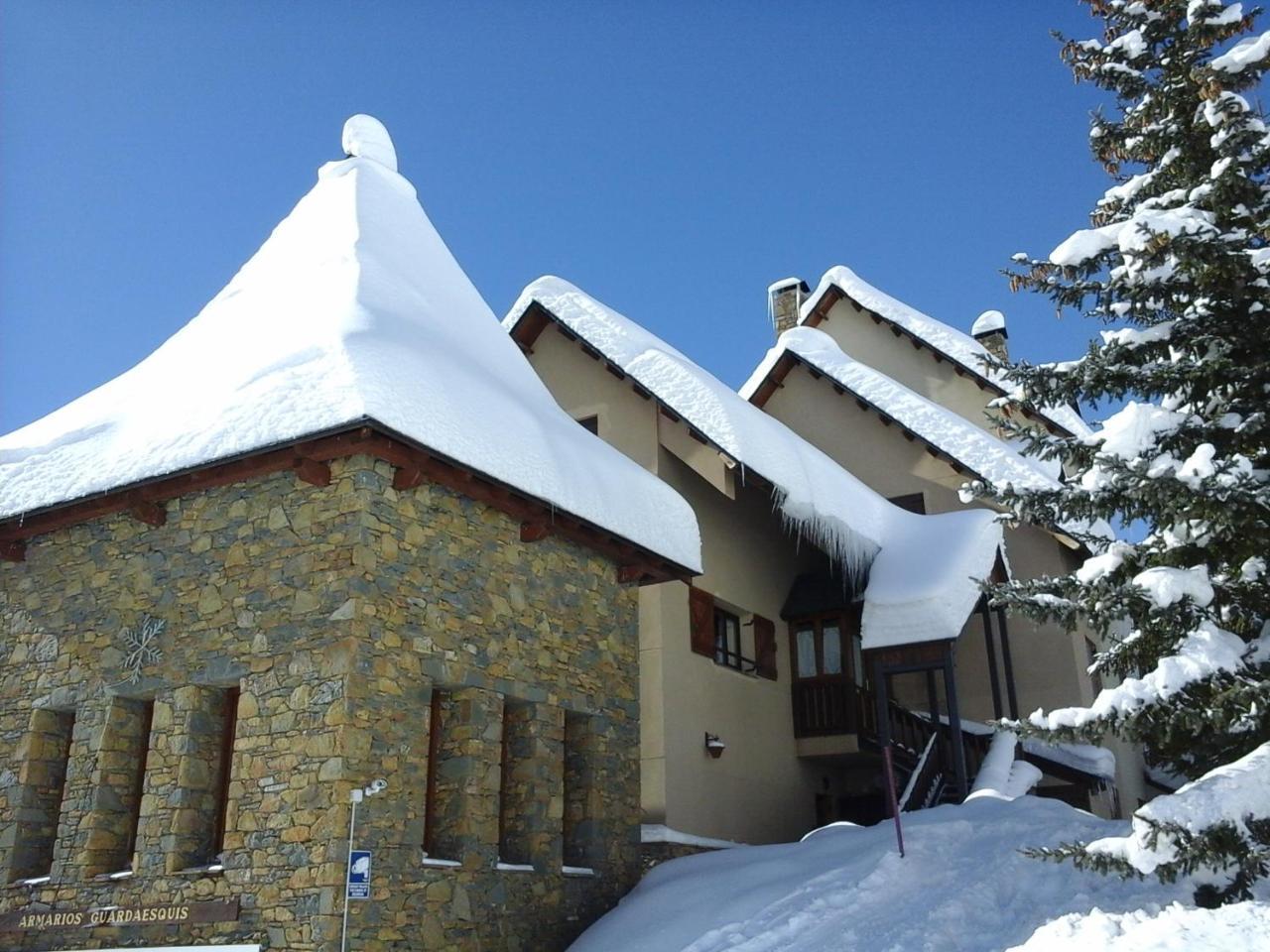 Apartamentos Tanau Бакейра-Берет Экстерьер фото